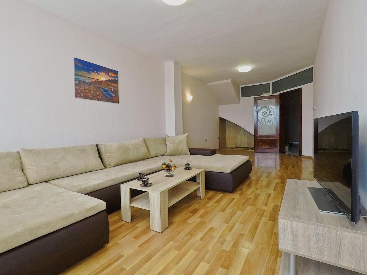 Spacious And Bright Maisonette Varna Center Exteriör bild