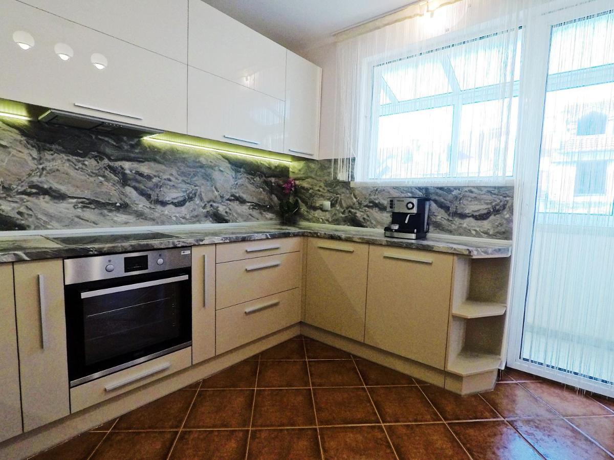 Spacious And Bright Maisonette Varna Center Exteriör bild