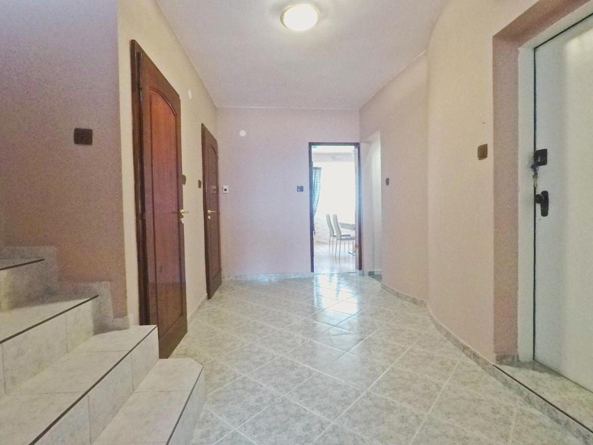 Spacious And Bright Maisonette Varna Center Exteriör bild