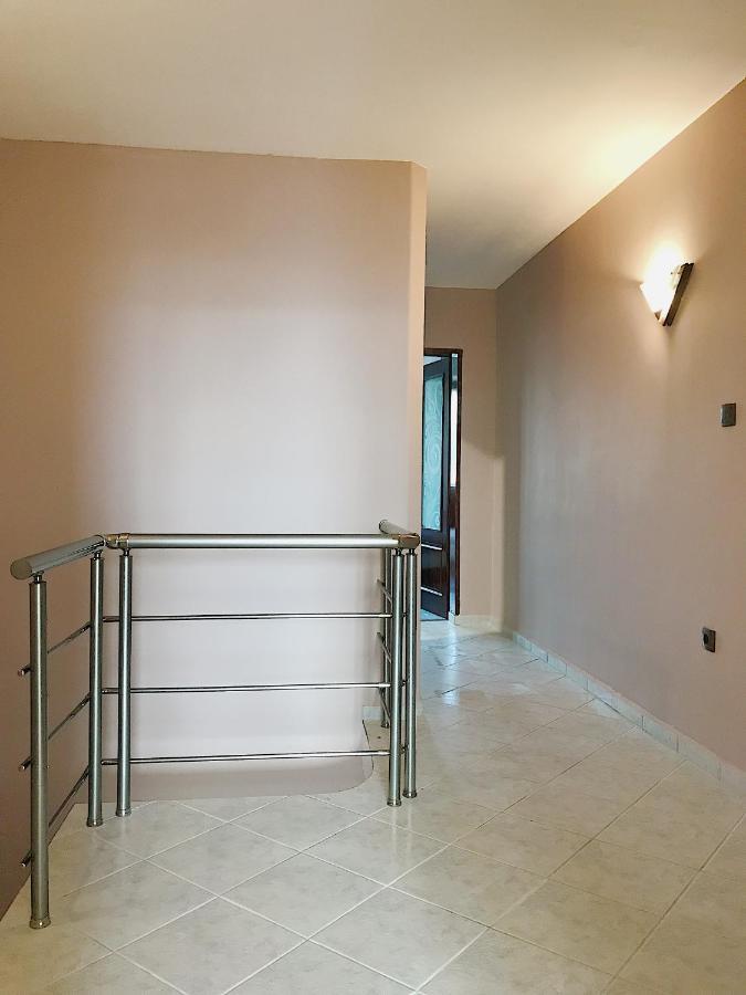 Spacious And Bright Maisonette Varna Center Exteriör bild