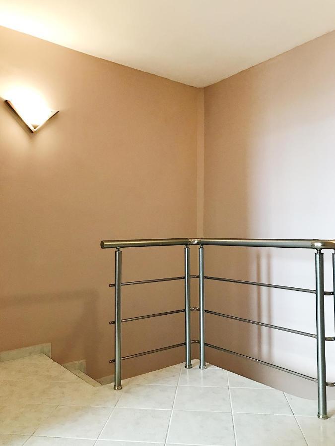 Spacious And Bright Maisonette Varna Center Exteriör bild