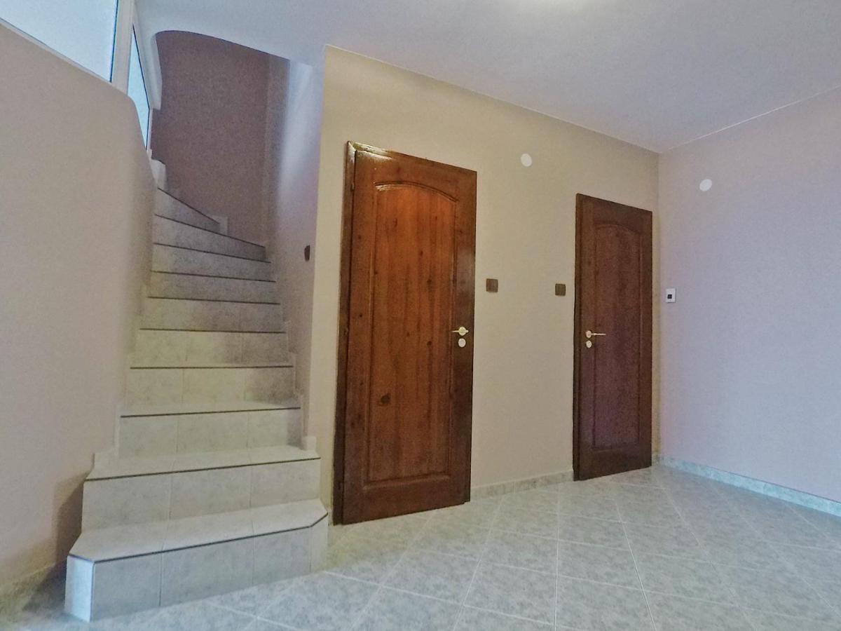 Spacious And Bright Maisonette Varna Center Exteriör bild