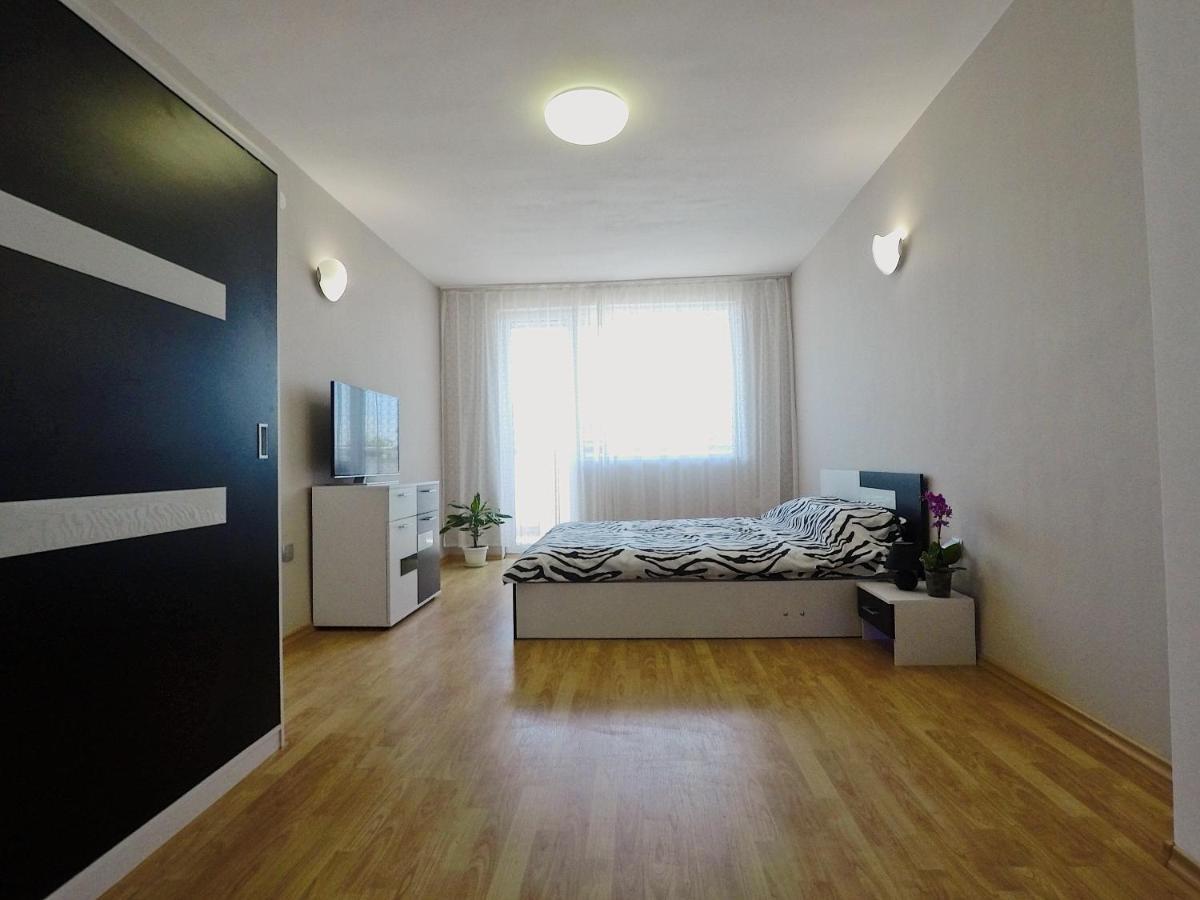 Spacious And Bright Maisonette Varna Center Exteriör bild