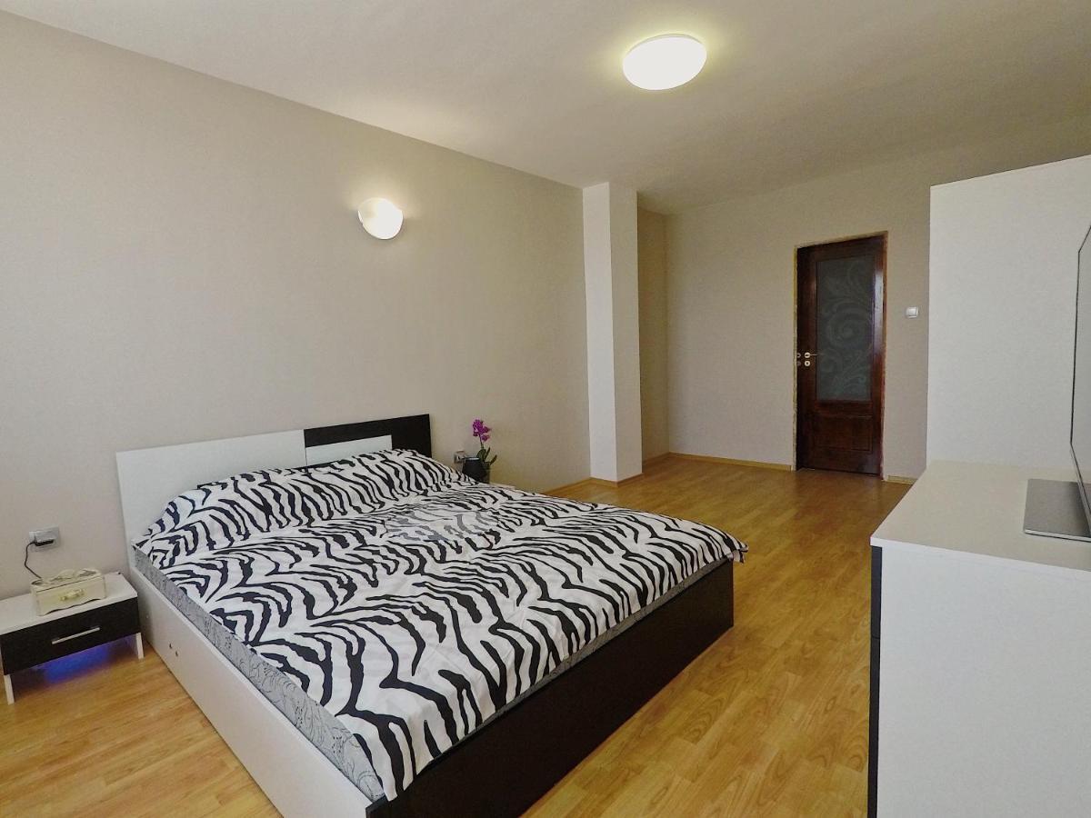 Spacious And Bright Maisonette Varna Center Exteriör bild